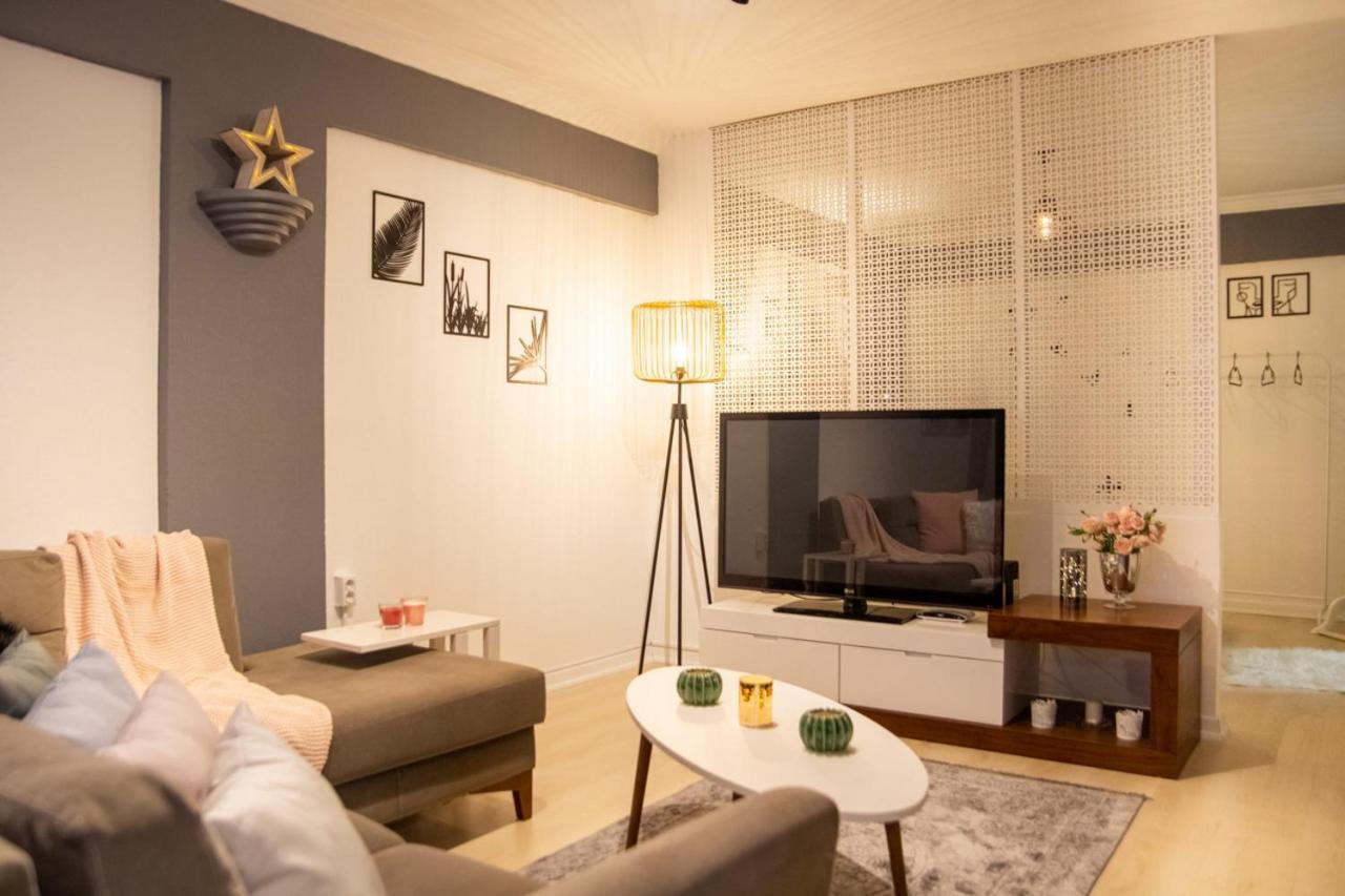 Amazing Flat Near The Coast With A Delightful Shared Terrace Close To Public Transportation In Karsiyaka Smirne Esterno foto