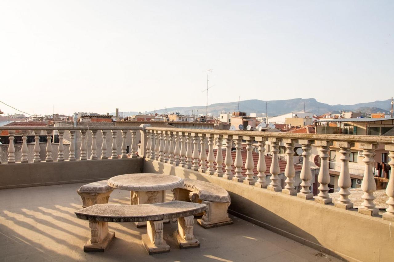 Amazing Flat Near The Coast With A Delightful Shared Terrace Close To Public Transportation In Karsiyaka Smirne Esterno foto